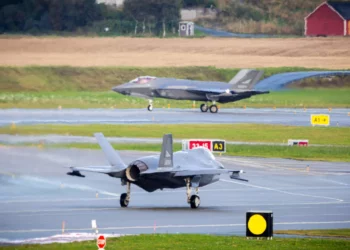 Los dos primeros F-35A Lightning II de Finlandia tras su llegada a Rovaniemi.