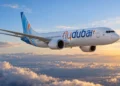Un pasajero con la camisa ensangrentada a bordo de un vuelo de Flydubai de Dubái a Tel Aviv el 30 de septiembre de 2026.