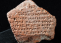 Fragmento del tratado de paz entre Egipto y los hititas hallado en Hattusha, Turquía, el 25 de septiembre de 2026.