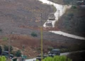 Fuerzas israelíes avanzan hacia las afueras de Deir Mimas, cerca de una posición recién establecida del ejército libanés, el 18 de septiembre de 2026.