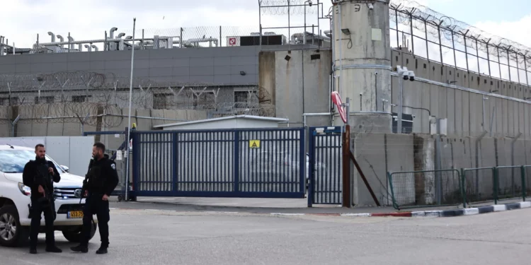 Israeli security forces on guard at Ofer Prison, outside of Jerusalem, February 8, 2025. (Jamal Awad/Flash90)
