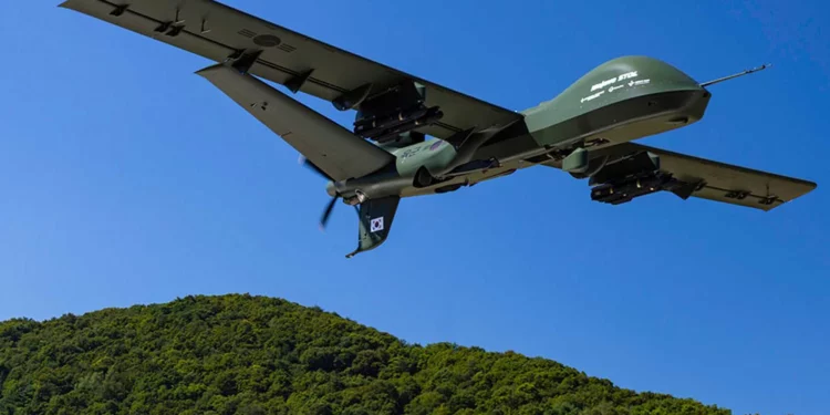 General Atomics Mojave STOL aterriza y despega desde una ruta de maniobra militar en Corea del Sur.