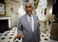 El representante estadounidense Gregory Meeks habla con la prensa en el Capitolio de Estados Unidos, en Washington, el 21 de mayo de 2026.