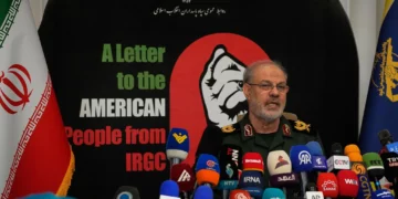 Hossein Mohebbi, portavoz de la Guardia Revolucionaria de Irán, habla durante una conferencia de prensa en Teherán el 29 de septiembre de 2026.