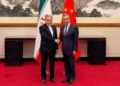 El ministro de Exteriores de China, Wang Yi, a la derecha, se reúne con el ministro de Exteriores de Irán, Abbas Araghchi, en Beijing, China, el 6 de mayo de 2026.