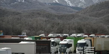 Camiones vinculados al comercio de Irán durante el bloqueo del estrecho de Ormuz