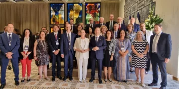 El presidente israelí Isaac Herzog con diplomáticos y funcionarios europeos en la ceremonia de Horizon Europe en Jerusalén, el 8 de septiembre de 2026.