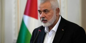 Ismail Haniyeh habla durante una rueda de prensa tras reunirse con el ministro iraní de Relaciones Exteriores, Hossein Amirabdollahian, en Teherán, el 26 de marzo de 2024.