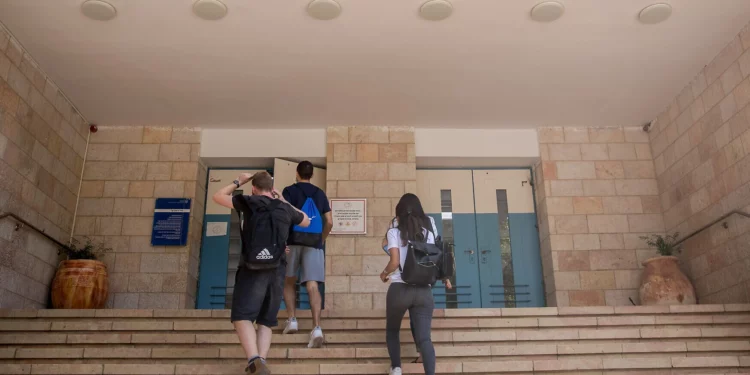 Illustrative. Students arrive at an Israeli high school, June 11, 2020. (Yonatan Sindel/ Flash90/ File)