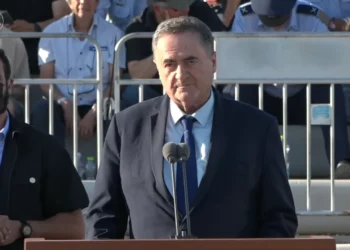 El ministro de Defensa, Israel Katz, habla durante una ceremonia de graduación de pilotos en la base aérea de Hatzerim, el 9 de julio de 2026.