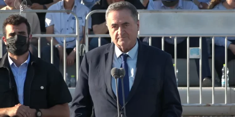 El ministro de Defensa, Israel Katz, habla durante una ceremonia de graduación de pilotos en la base aérea de Hatzerim, el 9 de julio de 2026.