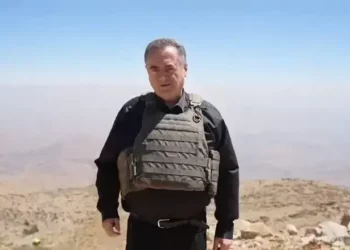 Israel Katz durante una visita a la cumbre del monte Hermón