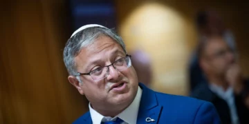 El ministro de Seguridad Nacional Itamar Ben Gvir llega a una audiencia del Comité Central de Elecciones en la Knéset, Jerusalén, el 23 de septiembre de 2026.