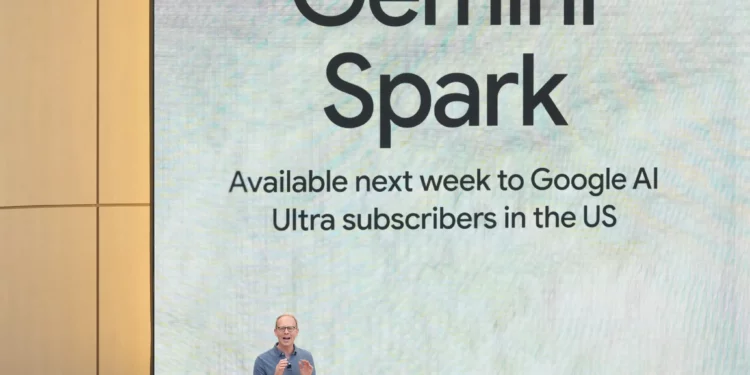 Josh Woodward, vicepresidente de Google Labs y Gemini, habla sobre Gemini Spark durante un evento Google I/O en Mountain View, California, el 19 de mayo de 2026.