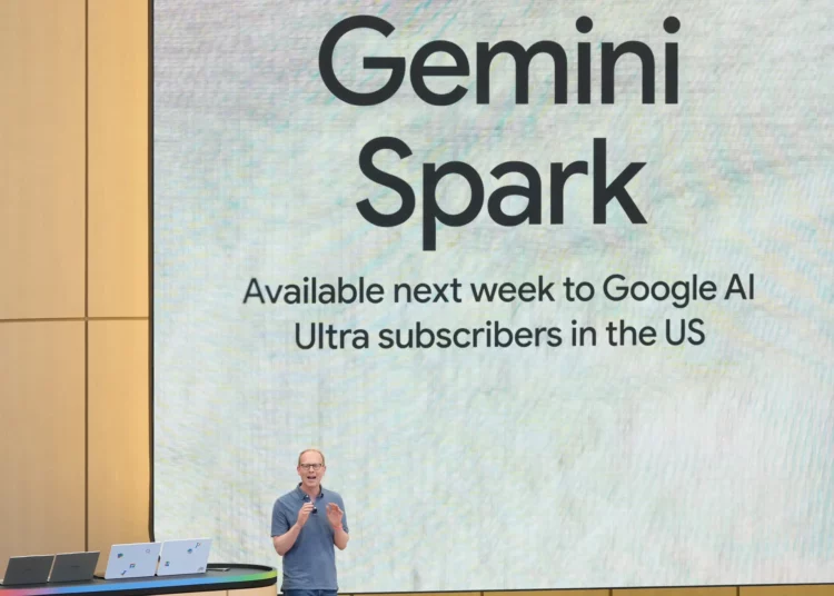 Josh Woodward, vicepresidente de Google Labs y Gemini, habla sobre Gemini Spark durante un evento Google I/O en Mountain View, California, el 19 de mayo de 2026.