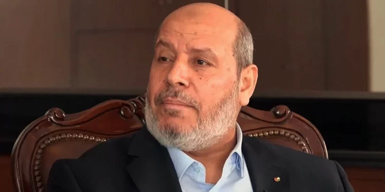 Khalil al-Hayya durante una entrevista con Al-Araby