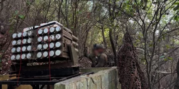 Lanzacohetes de Hezbolá localizado por tropas israelíes en el sur del Líbano.
