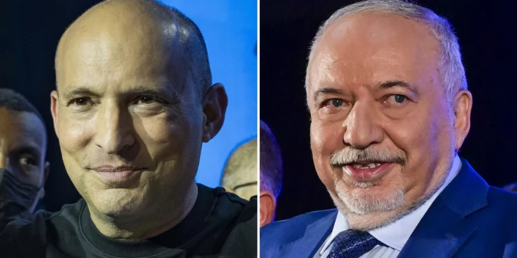 Avigdor Liberman y Naftali Bennett durante actividades partidarias en Tel Aviv el 6 de septiembre de 2026.