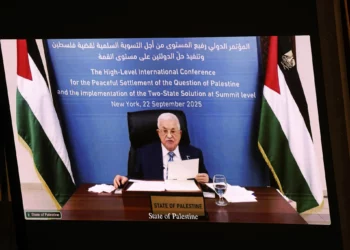 Mahmoud Abbas aparece en una pantalla durante una intervención remota en la sede de la ONU en Nueva York, el 22 de septiembre de 2025.