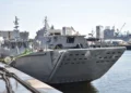 La Marina de Estados Unidos amplía la producción de lanchas LCU 1700 para transportar vehículos, municiones y suministros desde buques anfibios hasta la costa