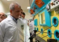 El presidente iraní Masoud Pezeshkian visita la Organización de Energía Atómica de Irán en Teherán el 2 de noviembre de 2025.