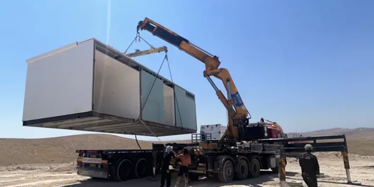 Primeras estructuras instaladas en Metzukei Eretz