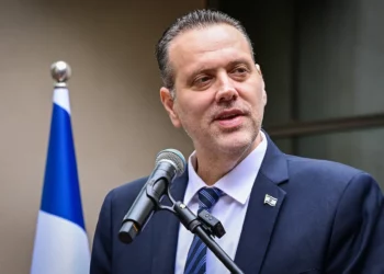 El ministro de Cultura y Deportes, Miki Zohar, durante la inauguración del Museo Israelí de la Caricatura en Holon, el 10 de febrero de 2026.