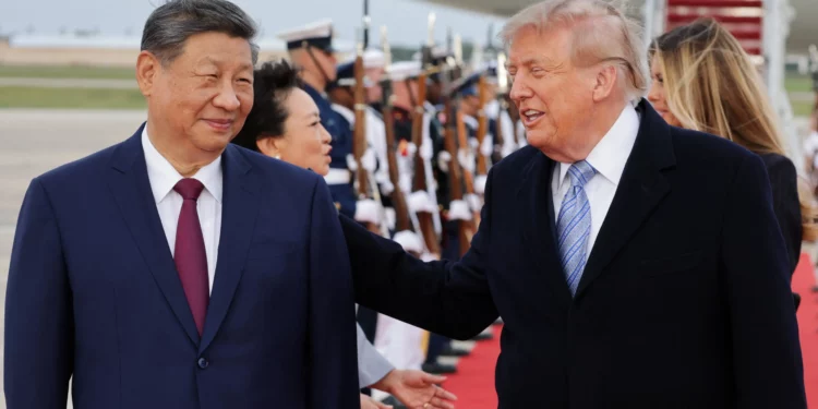 Lanzamiento de un misil del Ejército de China.