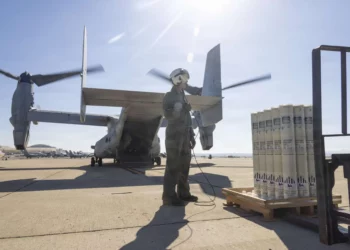 La Armada y el Cuerpo de Marines de Estados Unidos probaron el despliegue manual de sonoboyas desde un MV-22B Osprey frente a California.