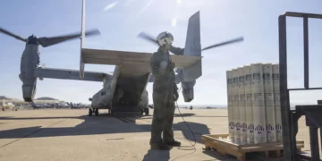 La Armada y el Cuerpo de Marines de Estados Unidos probaron el despliegue manual de sonoboyas desde un MV-22B Osprey frente a California.