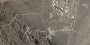 Instalación de enriquecimiento nuclear de Natanz y obras en Pickaxe Mountain, al sur, el 15 de junio de 2026.