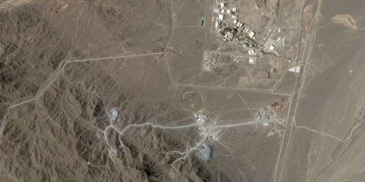 Instalación de enriquecimiento nuclear de Natanz y obras en Pickaxe Mountain, al sur, el 15 de junio de 2026.