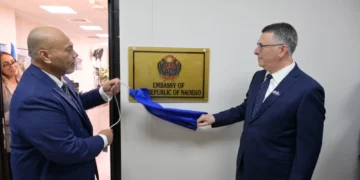 Gideon Sa’ar y Lionel Aingimea durante la inauguración de la embajada de Nauru en Jerusalén, 7 de septiembre de 2026.