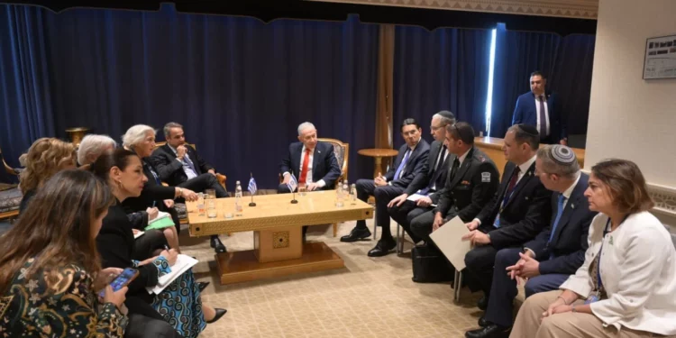 Benjamín Netanyahu se reúne con el primer ministro griego, Kyriakos Mitsotakis, al margen de la ONU el 24 de septiembre de 2026.