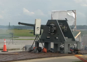 Northrop Grumman prueba un proyectil guiado de 50 mm para el sistema antiaéreo Raid Hunter.