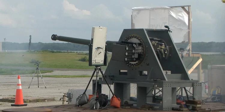 Northrop Grumman prueba un proyectil guiado de 50 mm para el sistema antiaéreo Raid Hunter.