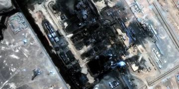 Imagen satelital proporcionada por Vantor el 13 de septiembre de 2026 que muestra las consecuencias del reciente ataque con drones contra el oleoducto Este-Oeste en Arabia Saudita.
