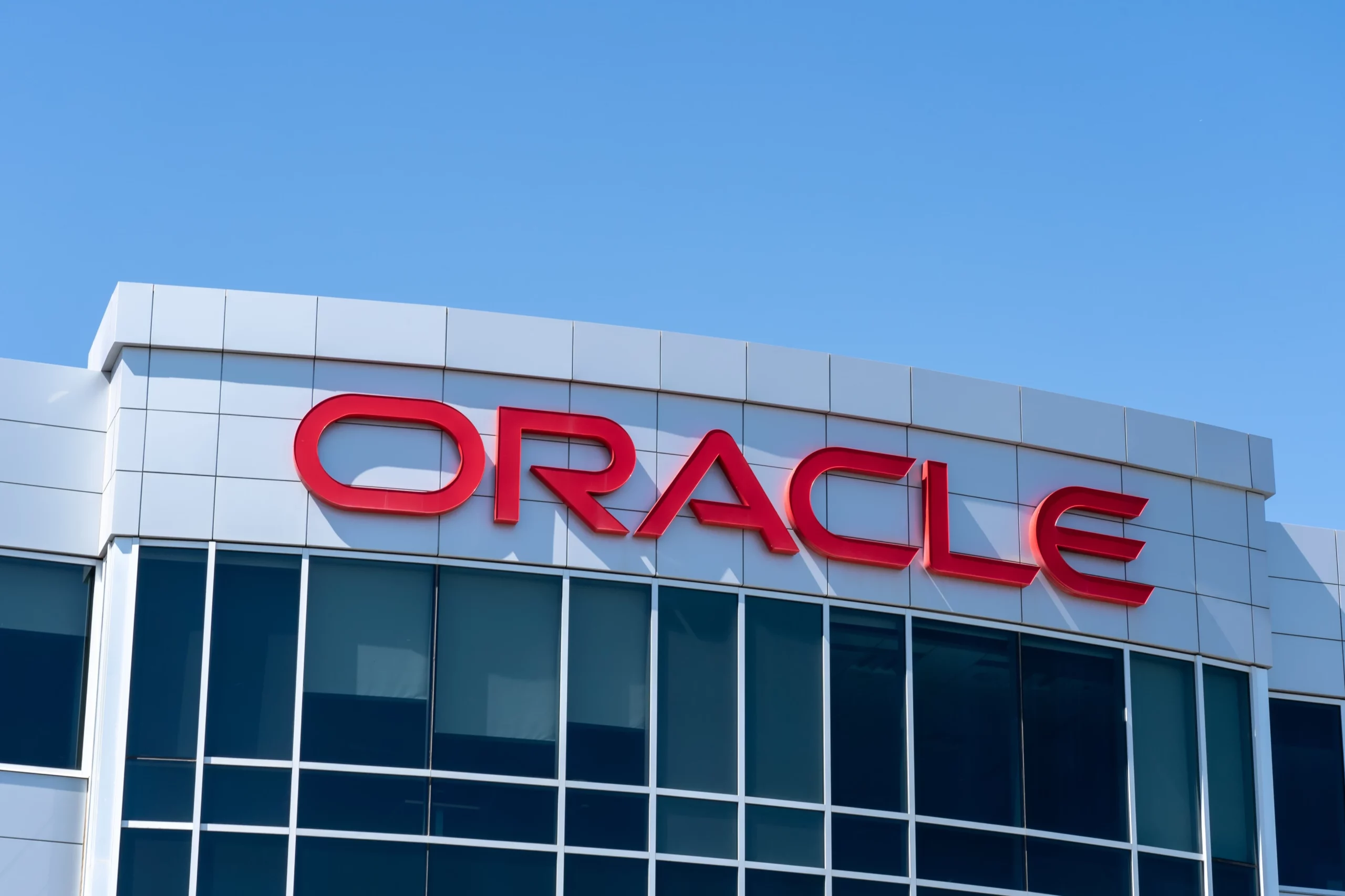 Oracle vuelve a recortar personal mientras aumenta su gasto en IA