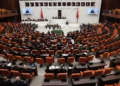 Miembros del Parlamento turco participan en una sesión de la Asamblea General en Ankara.