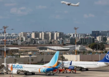 A passenger is seen with a bloodied shirt aboard a flydubai flight from Dubai to Tel Aviv that suffered an emergency mid-air, with the co-pilot subdued after stabbing the captain in an alleged attempt to crash the plane full of Israelis, September 30, 2026 (Social media: used in accordance with Clause 27a of the Copyright Law)