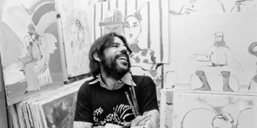 Peter Max posa entre varias de sus obras en su estudio de Nueva York el 11 de noviembre de 1973.