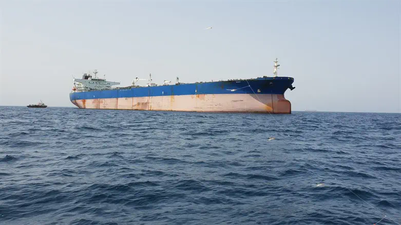 Irán dice que un petrolero chocó con una mina: EE. UU. lo niega