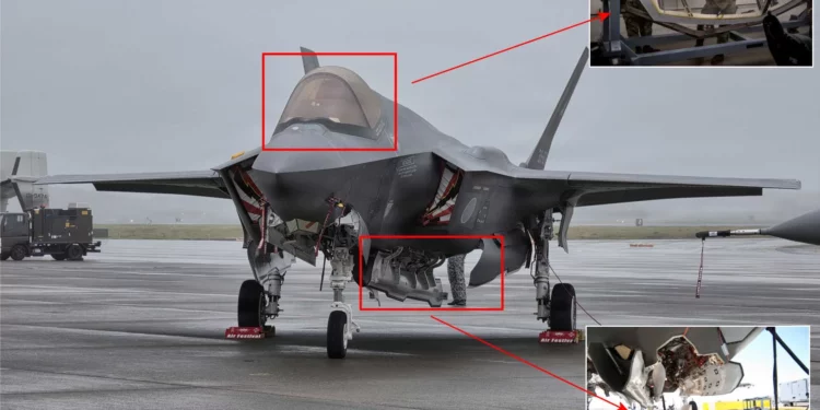 El dosel de cabina de un F-35A se sitúa sobre el fuselaje delantero y las puertas de la bahía interna de armas bajo la aeronave.