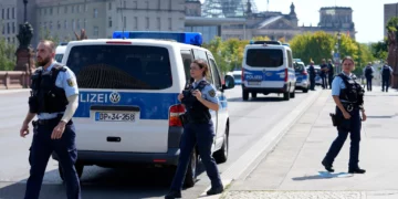 Illustrative: Police officers guard a bridge in Berlin, Germany, August 13, 2025. (AP Photo/Ebrahim Noroozi)