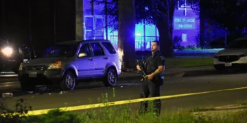 Policía canadiense en el lugar de un tiroteo cerca de la sinagoga Hijos de Jacob en Belleville, Ontario, el 20 de septiembre de 2026.