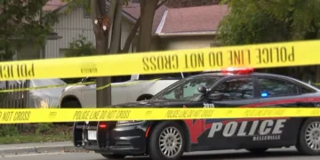 Policías canadienses en el lugar de un tiroteo cerca de la sinagoga Sons of Jacob en Belleville, Ontario, el 21 de septiembre de 2026.