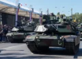 Tanques M1A2 SEPv3 Abrams de las Fuerzas Armadas de Polonia durante el Día de las Fuerzas Armadas de 2026.