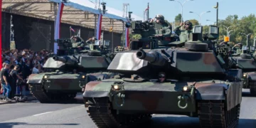 Tanques M1A2 SEPv3 Abrams de las Fuerzas Armadas de Polonia durante el Día de las Fuerzas Armadas de 2026.