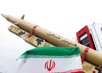 Un misil iraní se exhibe durante una manifestación por el Día de Quds, o Día de Jerusalén, en Teherán, Irán, el 29 de abril de 2022.