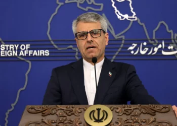 El portavoz del Ministerio de Relaciones Exteriores de Irán, Esmail Baghaei, durante una conferencia de prensa en Teherán el 10 de febrero de 2026.